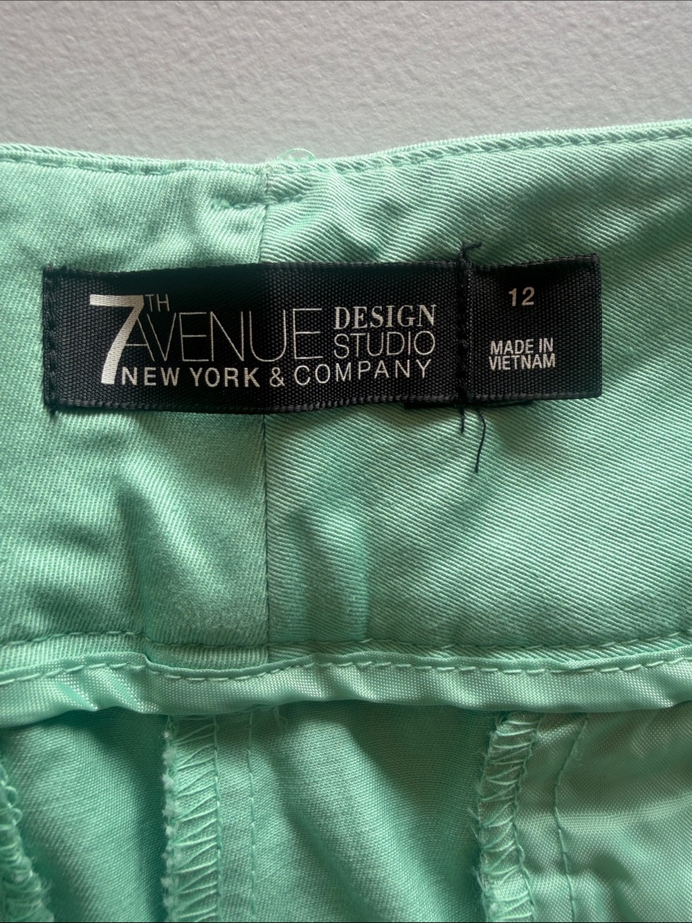 Woman’s New York & Company Mint Green Tailored Shorts, Size 12 - Picture 3 of 3